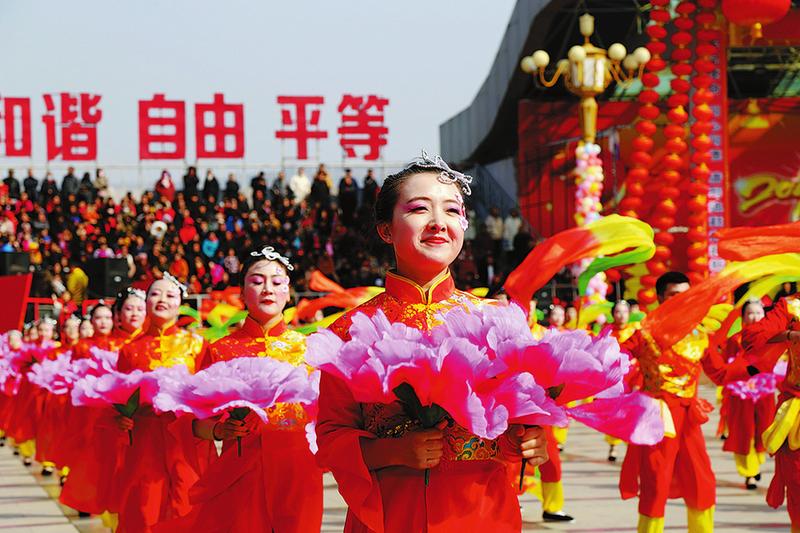 观花灯赏民俗扭秧歌